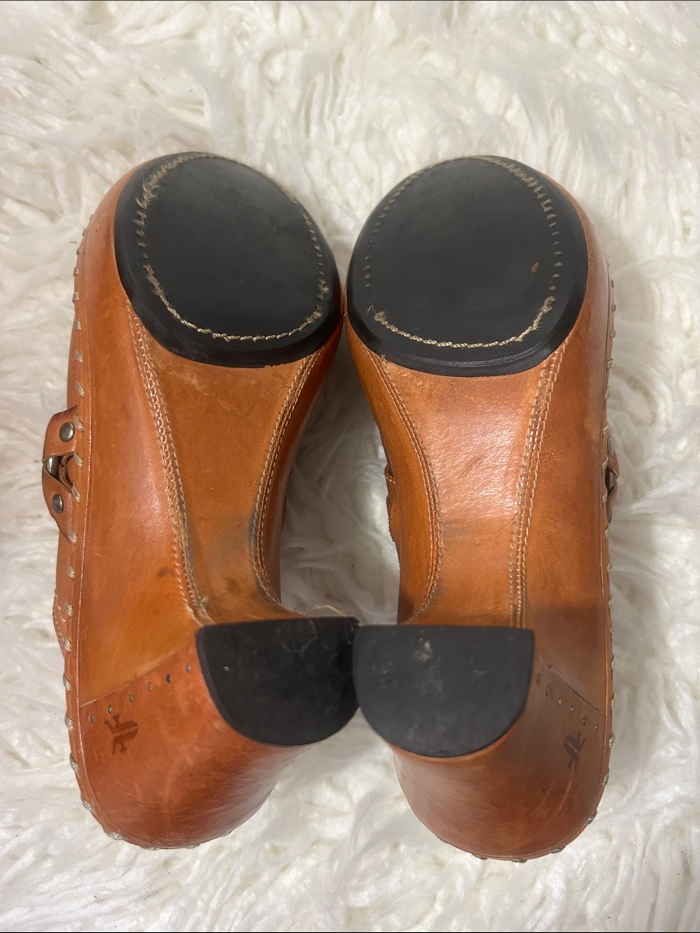 Frye Charlotte Ring Tan Leather Slip-On Clogs with Buckle Detail size 7 - Picture 10 of 10